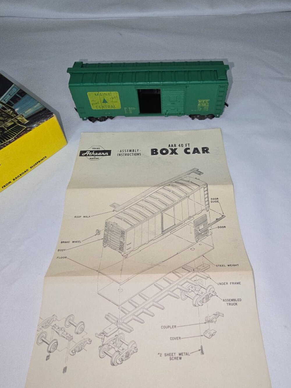 Pre-owned Athearn HO scale Maine Central Box Car Kit with box (#10)